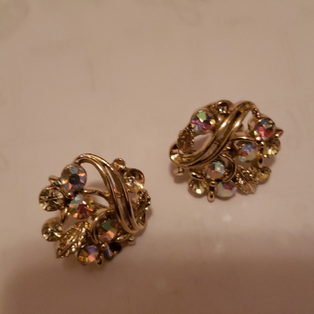 Lisner Rhinestone Earrings 18$